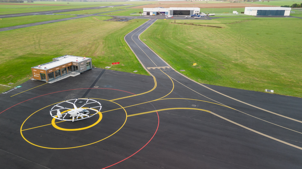 Bird view of the Pontoisersquo;s Vertiport with the passengers terminal (Groupe ADP, A.Gaulupeau)