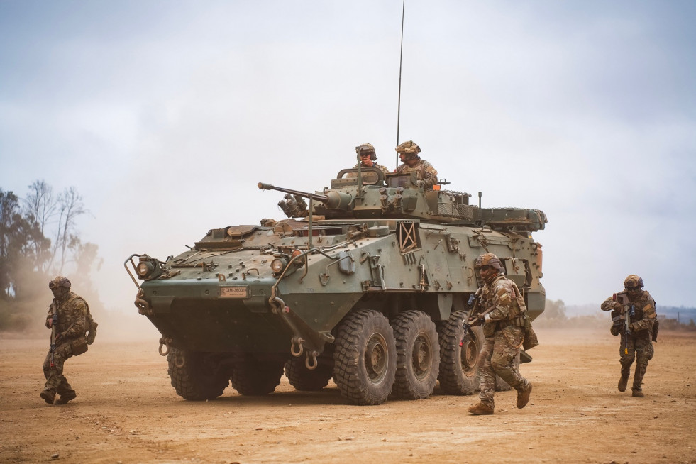 La Infantería de Marina presenta el LAV III a los reclutas de la Escuela Naval de la Armada de Chile